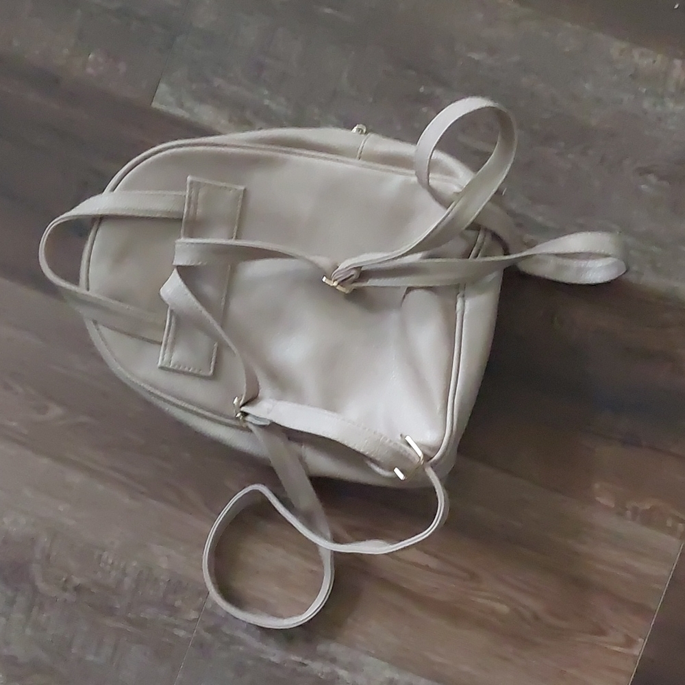 Backpack - Picture 3 of 8